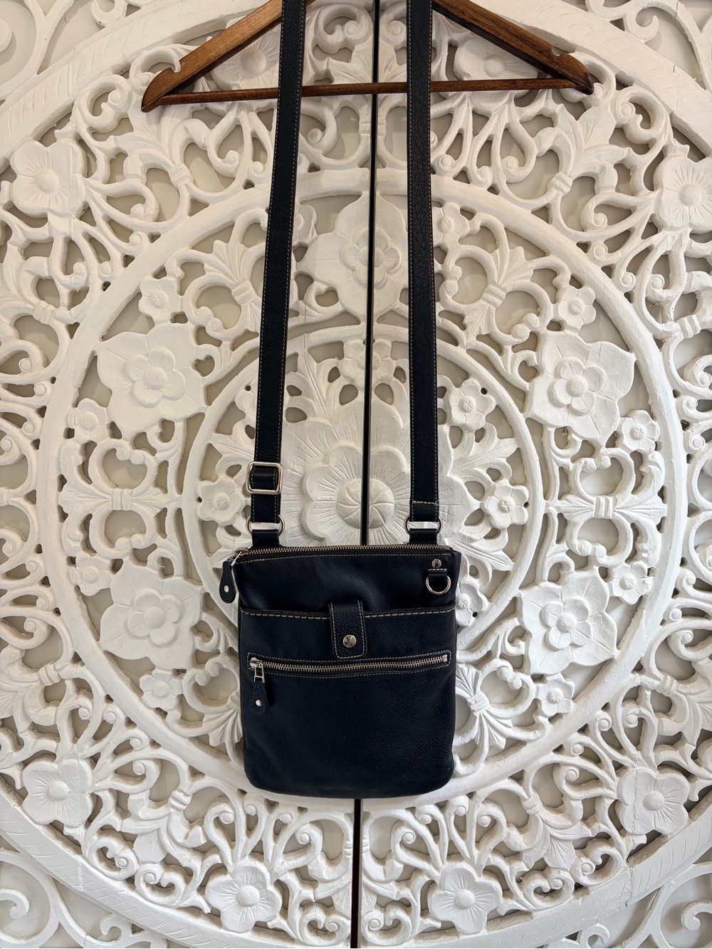 Roots Made in Canada Black Pebbled Leather Crossbody Messenger Bag